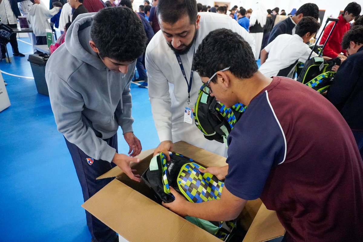 DubaiCares's tweet image. Big shoutout to the American School of Creative Science! We’re proud to have you onboard the #StudentsForStudents initiative, showing that compassion and community spirit truly start in the classroom. 

تحية كبيرة المدرسة الأمريكية للإبداع العلمي! نفتخر بانضمامكم إلى مبادرة