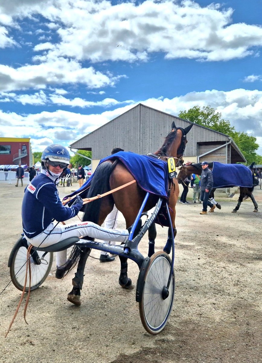 becel_maryvonne's tweet image. Une photo de Matthieu Abrivard en gros plan et en détourage.
#hippodromedemauredebretagne 
#trotattelé  #sulky