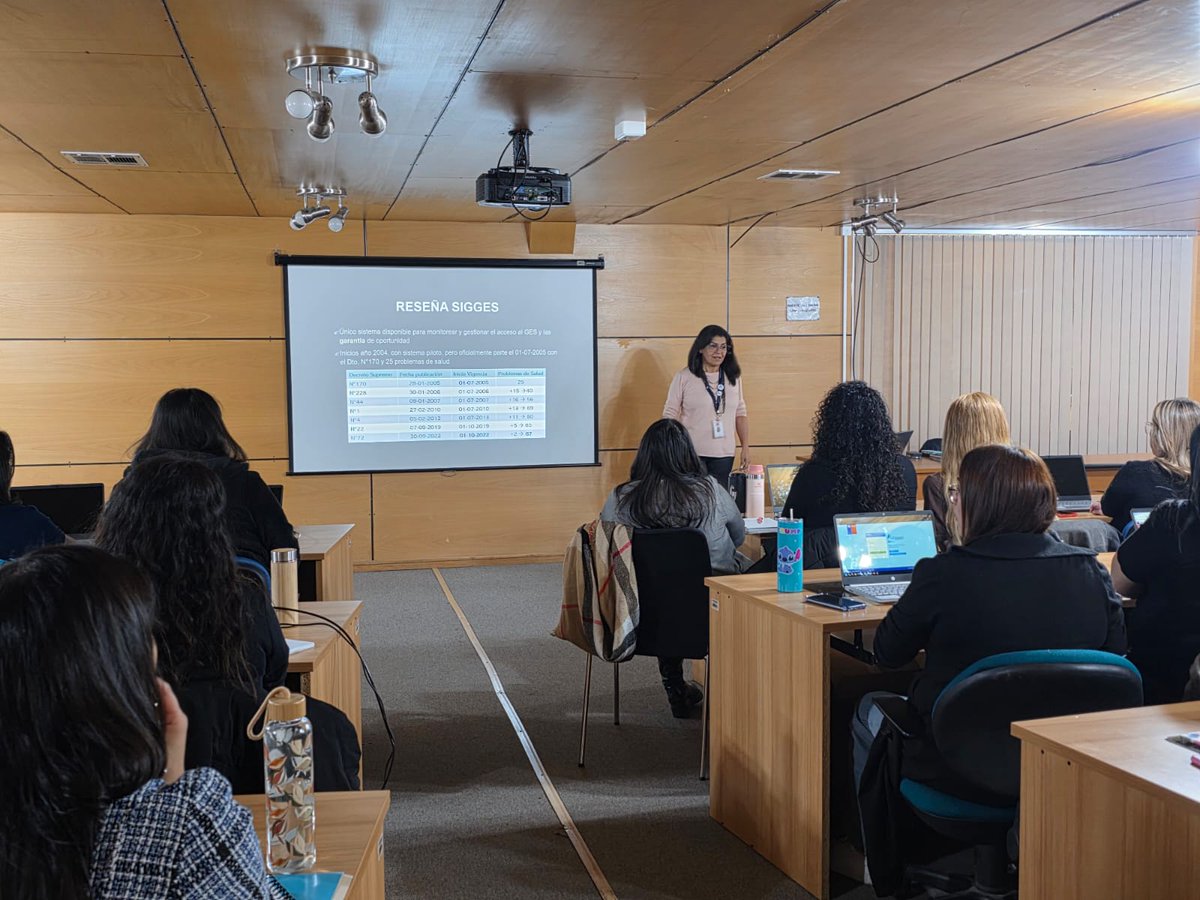 SaludMagallanes's tweet photo. 🔴Junto a profesionales #RedAsistencial, iniciamos nuestro 2do día "Jornada de Capacitación GES – SIGGES 2025 con enfoque Programa Cardiovascular", para monitores #GES y digitadores #SIGGES, junto a referente registros #DIGERA @ministeriosalud Janette Toledo @SeremiSalud_XII https://t.co/66F1Tfq9QM