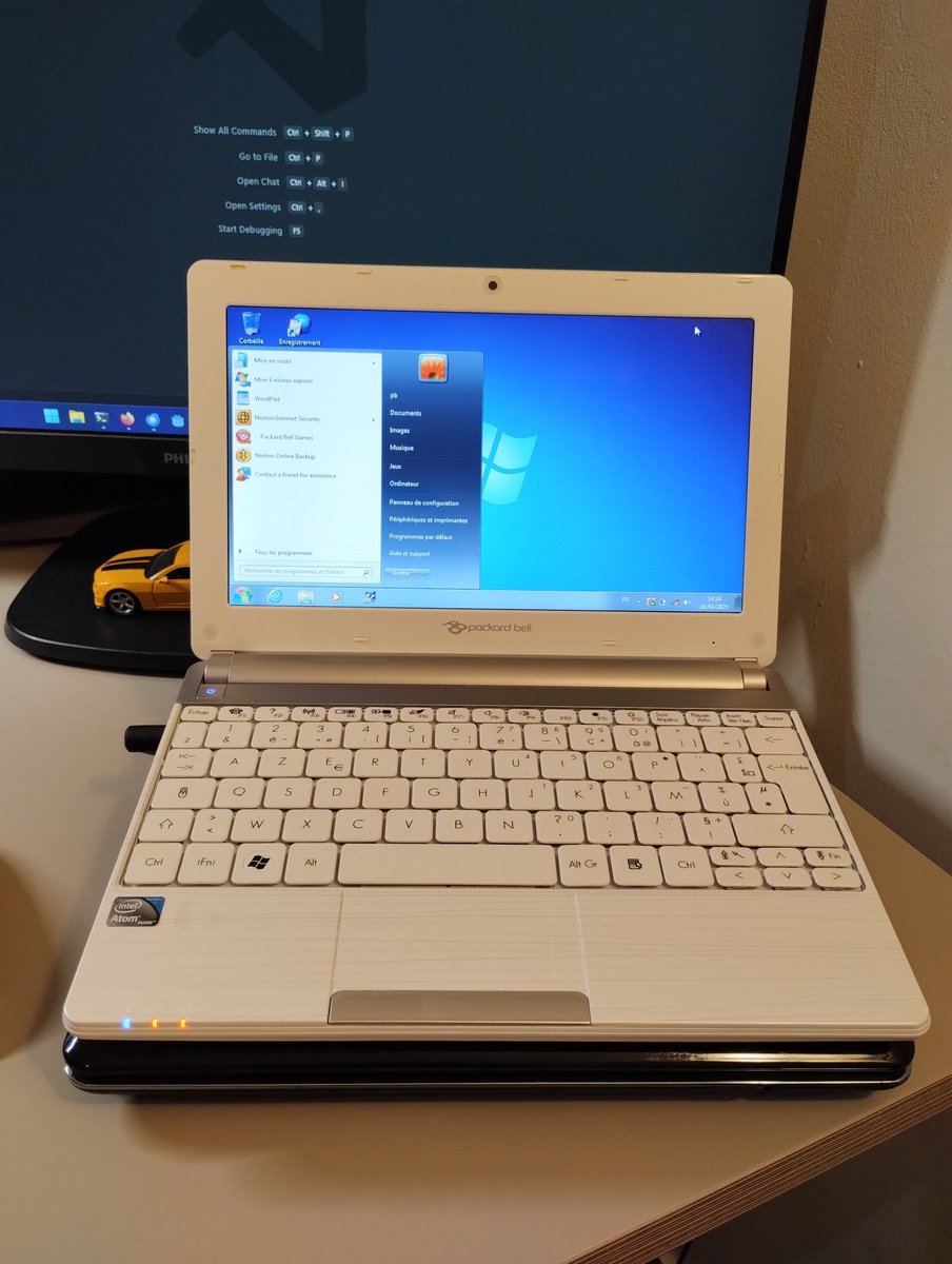 dimeao's tweet image. Ahah, Windows 7 restera à mes yeux le plus réussi des Windows 🥲 (même si 11 est plutôt réussi) #Vieilleries #Netbook #PackardBell #MinceYaNortonAV