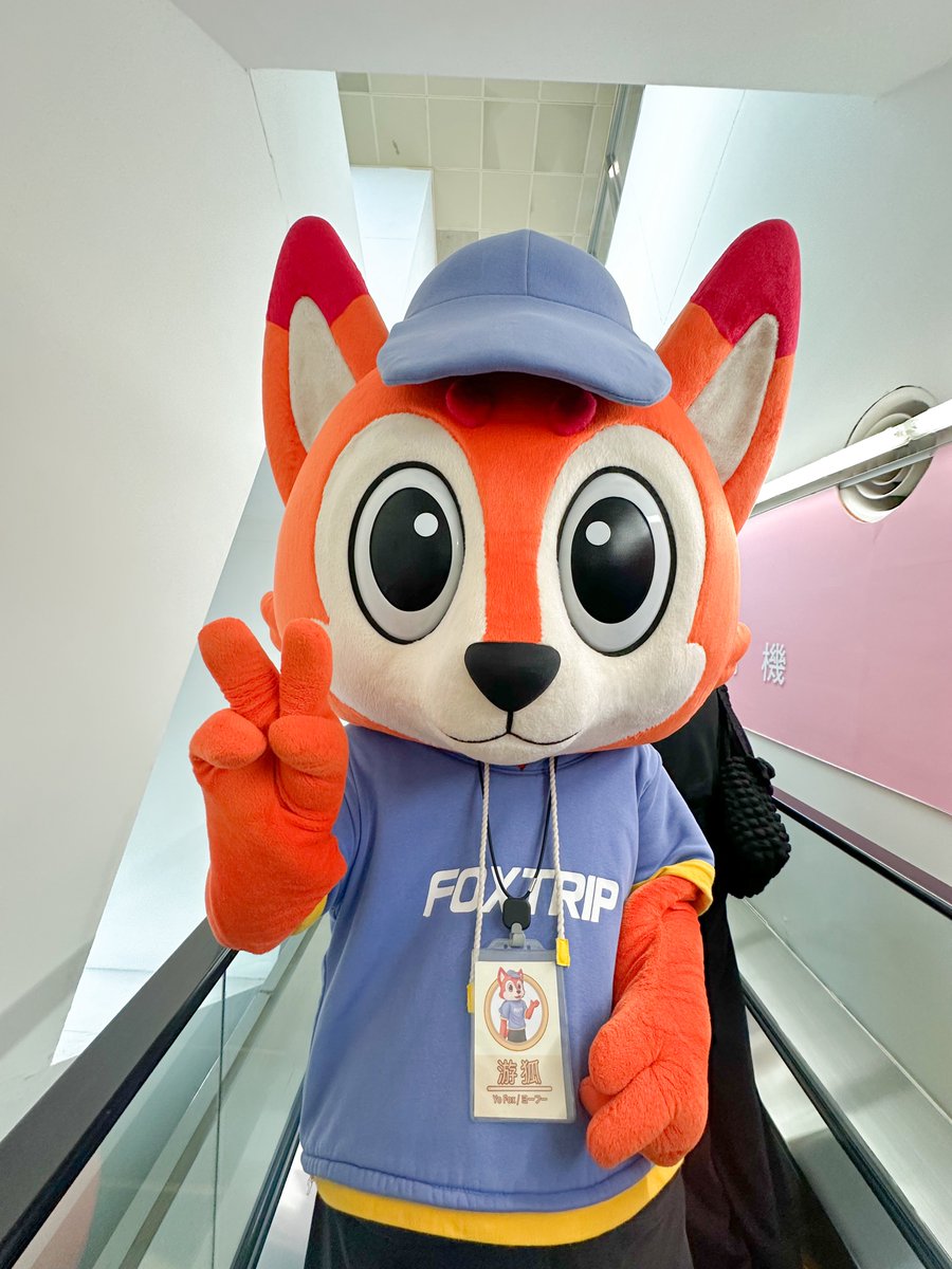 拍自己照片的時候，還是不要用超廣角鏡頭比較好⋯⋯
總覺得好像會把自己拍得很奇怪😅

自分の写真を撮るとき、超広角レンズはやめておいた方がいいかも...
なんだか自分が変に写っちゃいそうな気がするんだよね😅

I think it might be better to avoid using an ultra wide lens when taking