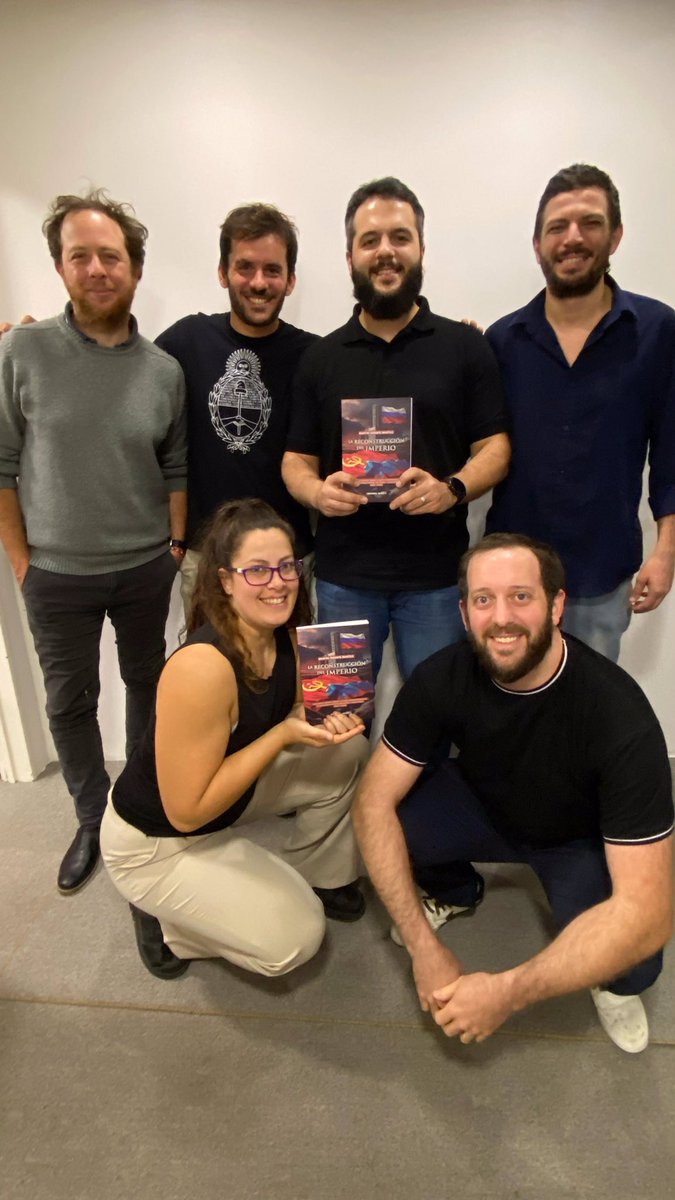 degiramundial's tweet photo. Se fue otro programón!!! 📻🌎

Gracias por estar del otro lado bancando y especiales gracias  a @Russo_Sebag y @lic_benitezmv que la rompieron toda.

Hasta el miércoles que viene!!👋 https://t.co/dZ5P0gSfSh