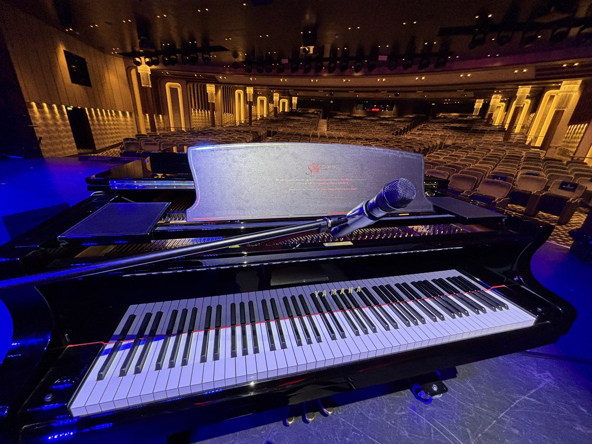 The view from the piano ahead of this afternoon’s debut performance of <a href="/LikeAMusical/">I Wish My Life Were Like A Musical</a> on <a href="/cunardline/">cunardline</a>’s Queen Anne… 🎹