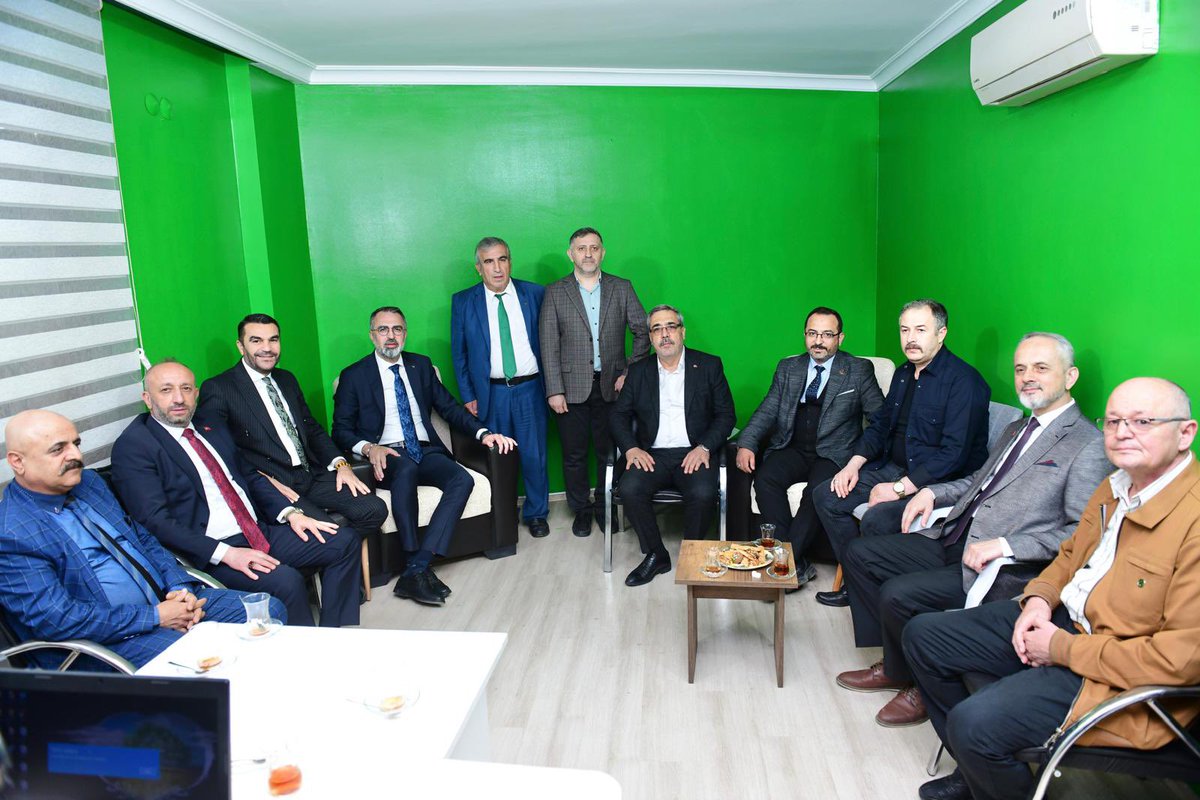 Bursa Uludağ Tv ve Kestel Çilek Tv Televizyonlarının açılışına katılım sağladık.Yayın hayatlarında başarılar diliyorum.Allah hayırlı uğurlu etsin.