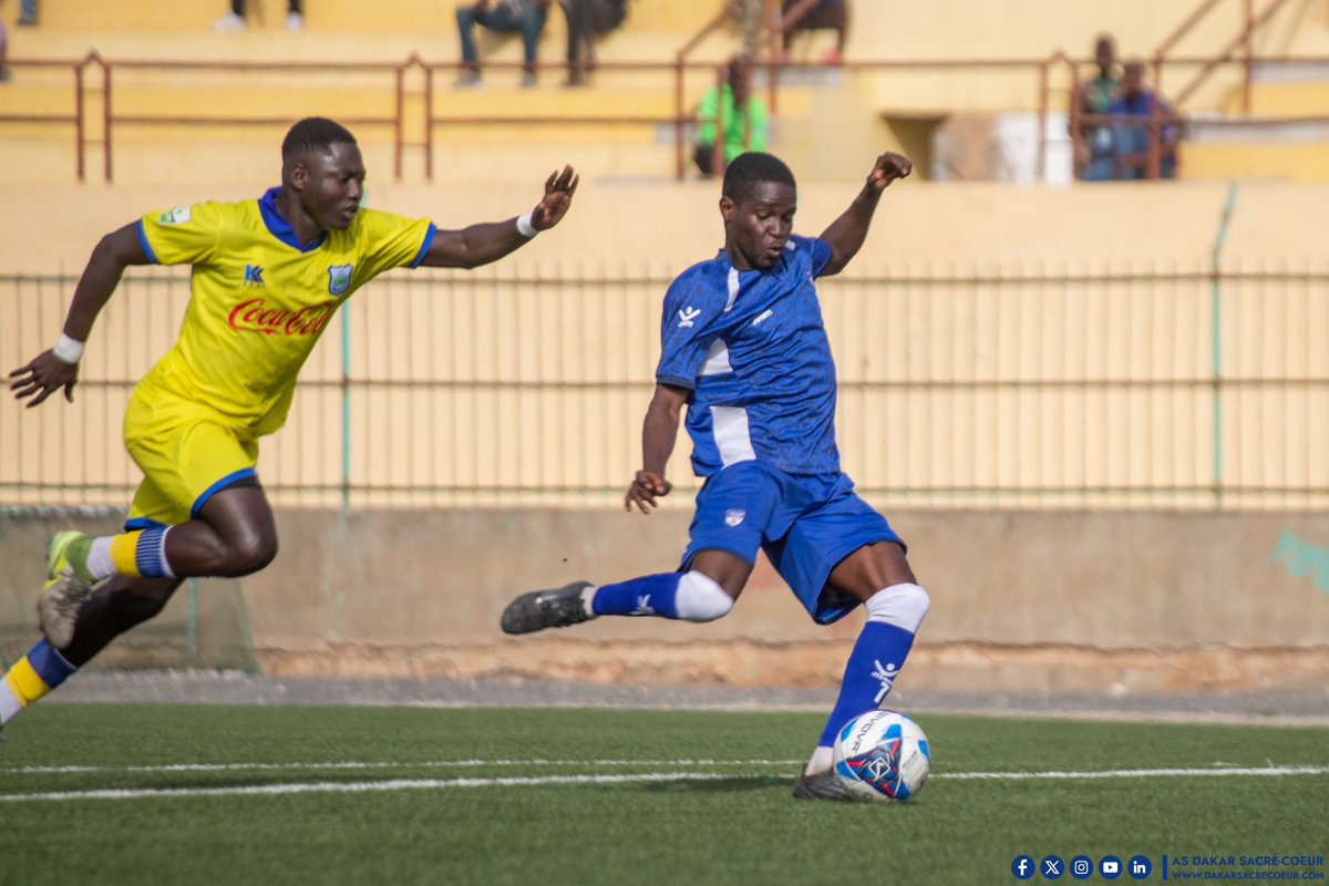 DakarSacreCoeur's tweet image. 𝙇𝙄𝙂𝙐𝙀 𝟭 🔵⚪️
Quelques clichés de la rencontre face au @fc_guediawaye 
#TeamDSC #DSCGFC #Ligue1 #Ligue1SN #Senegal 1/2