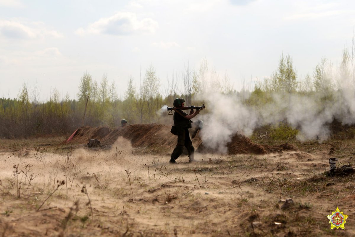 TheGreyPatriot_'s tweet photo. 🇧🇾🇷🇺 Today's training of troops from 120th Separate Guards Mechanized Brigade at Osipovichy training ground.
#Russia #Belarus #Belarusian #Today #Army #Military #Training #Tactical #Shooting #AK74 #RPG7 #BTR80 #APC #IFV #Mortar https://t.co/RfTE0m6ZbA