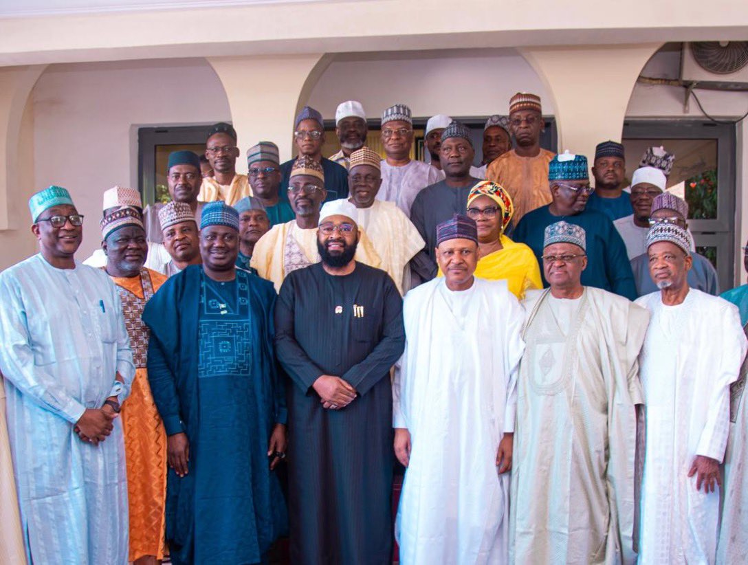 voiceofnigeria's tweet photo. President Bola Ahmed Tinubu @officialABAT is prioritising peace and security as key enablers of national development, says Minister of Information and National Orientation @FMINONigeria, Alhaji Mohammed Idris @HMMohammedIdris . 

#ZumaRock #NigeriaNews https://t.co/czdyJaYno2