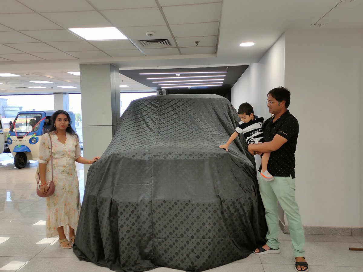 JS4WheelMotors's tweet photo. Congratulations 💐 on your new set of wheels! 🚗 May your @mahindrathar bring you joy, comfort, and prosperity! 🌟

 #MahindraTharROXX #NewCar #Congratulations #TharROXX #Mahindra #NewRide #CustomerDelight #NewBeginnings #HappyVehicleDelivery  #JSfourwheel https://t.co/hhfmJiHxTT