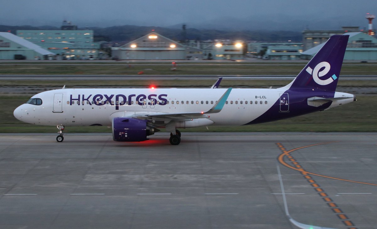 本日より香港エクスプレスの
小松⇔香港便が小松空港に就航
(HK express  Airbus A320-271N  B-LCL)