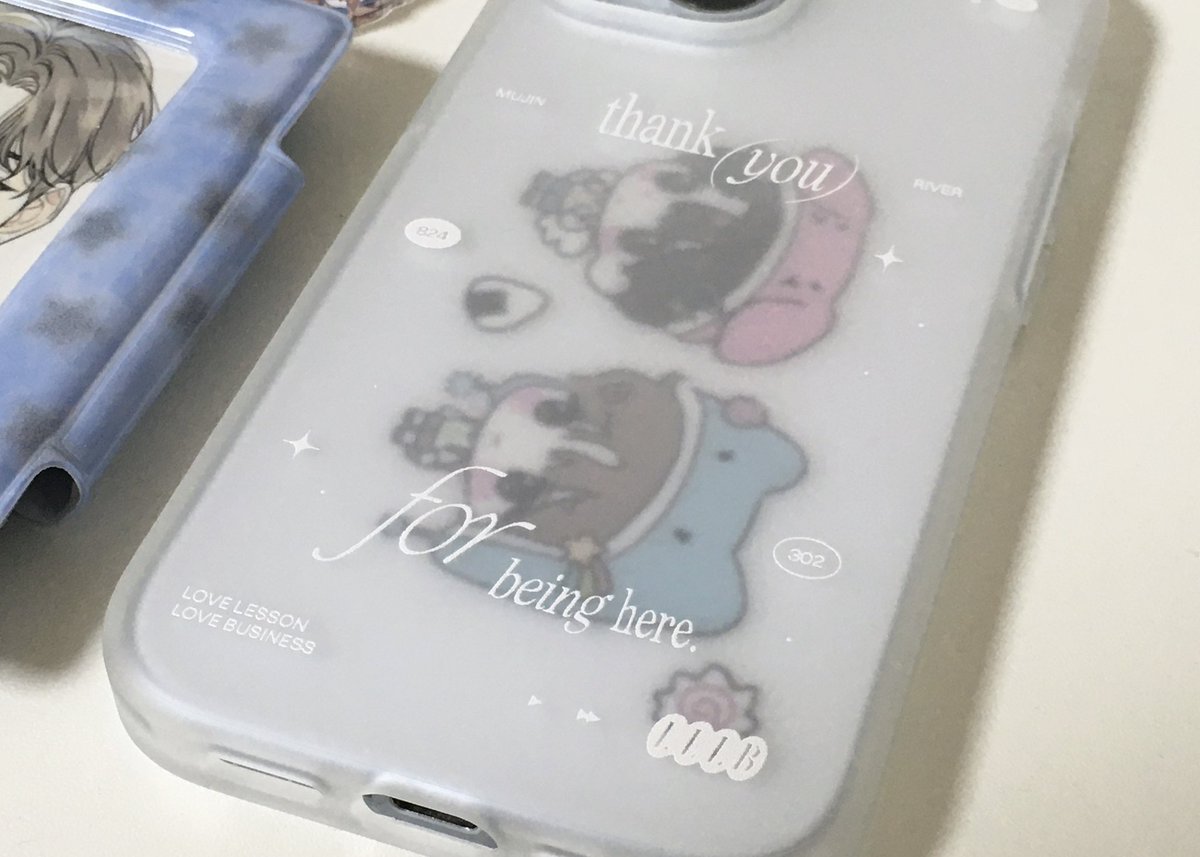 케이스 반투명으로도 만들어봤는데 예뿌다 ~ ~