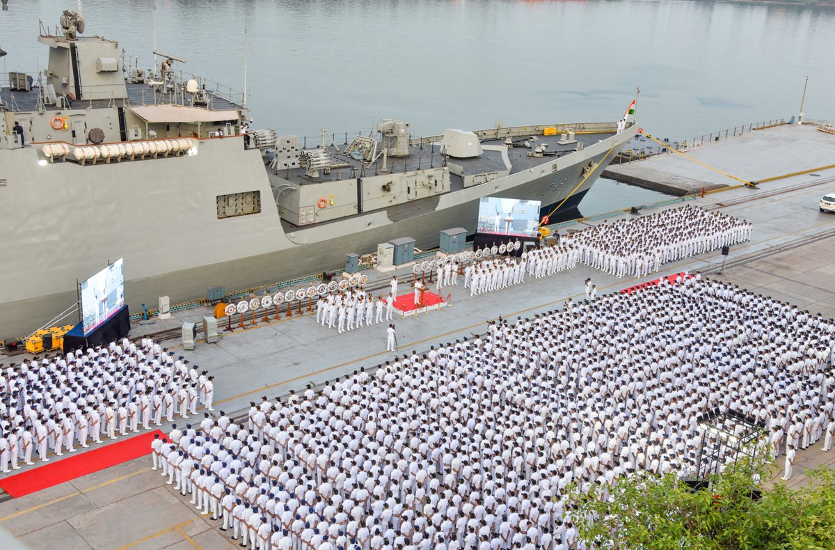 IN_HQENC's tweet image. VAdm Rajesh Pendharkar, FOCinC, East interacted with the personnel of the #EasternSword #SunriseFleet and commended all personnel of the Sunrise Fleet for maintaining a high tempo of operations in a safe operating environment. @IN_EasternFleet
The Commander-in-Chief brought…