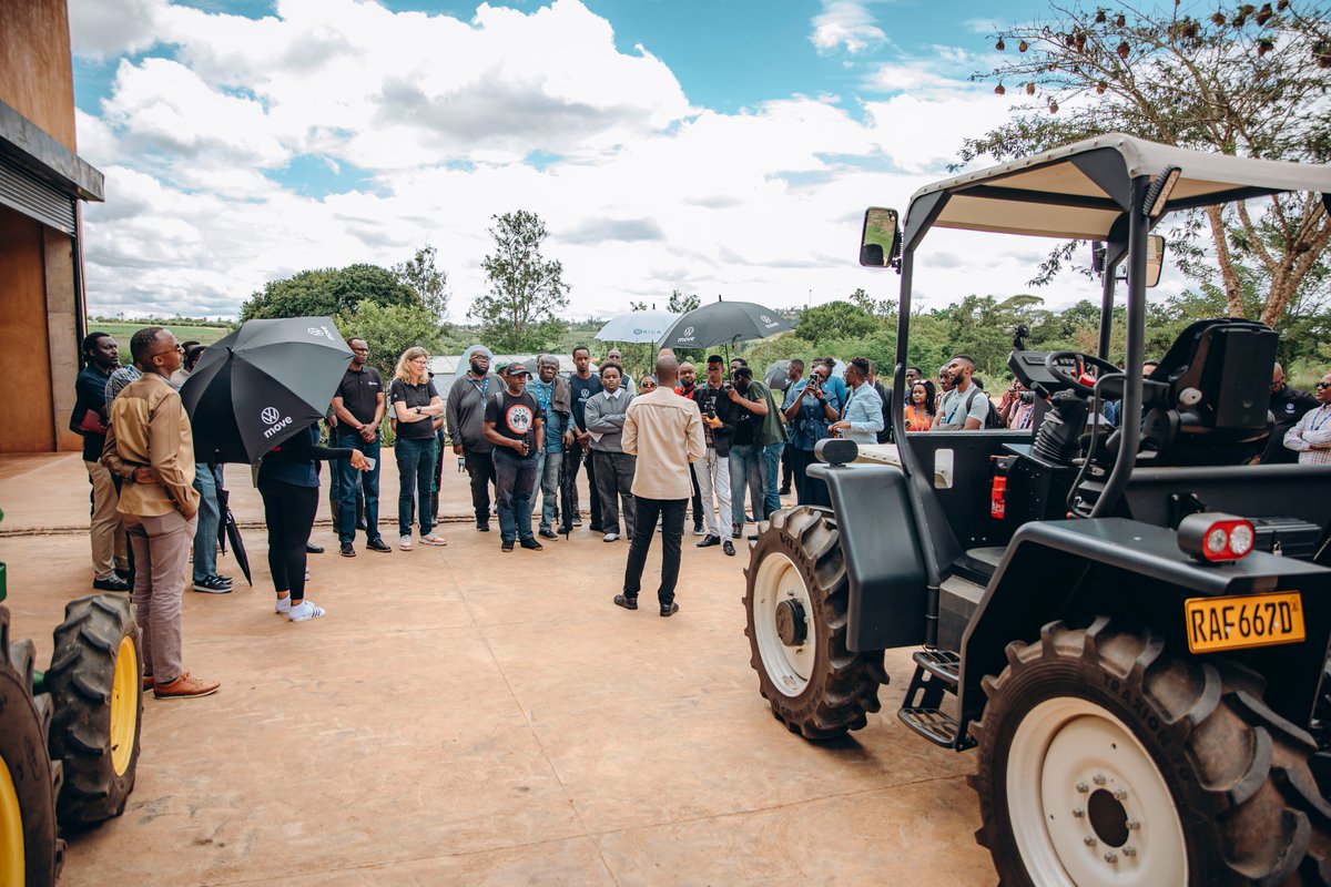 At RICA, we saw a live demo of the electric tractor - showcasing how clean tech is driving sustainable, high-impact transformation in African agriculture. A true step forward in eco-friendly mechanization.
#VolkswagenGroupAfrica #SustainableMobilitySolutionsRwanda #SSAMediaUpdate