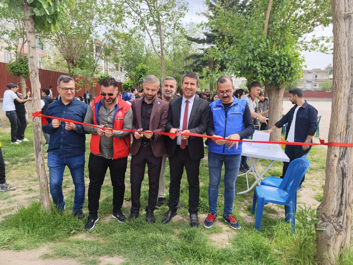 Okulumuz Bismil Atatürk Anadolu Lisesi'nin Gazze yararına düzenlenen kermes.Tüm öğrenci, Öğretmen, veli ve vatandaşlarımıza teşekkür ederiz <a href="/Murat4Kucukali/">Murat Küçükali</a> <a href="/dogan_azz/">Abdulaziz Doğan</a> <a href="/Diyarbakirmem/">Diyarbakır İl Millî Eğitim Müdürlüğü</a> <a href="/bismilmem/">Bismil İlçe Milli Eğitim Müdürlüğü</a>