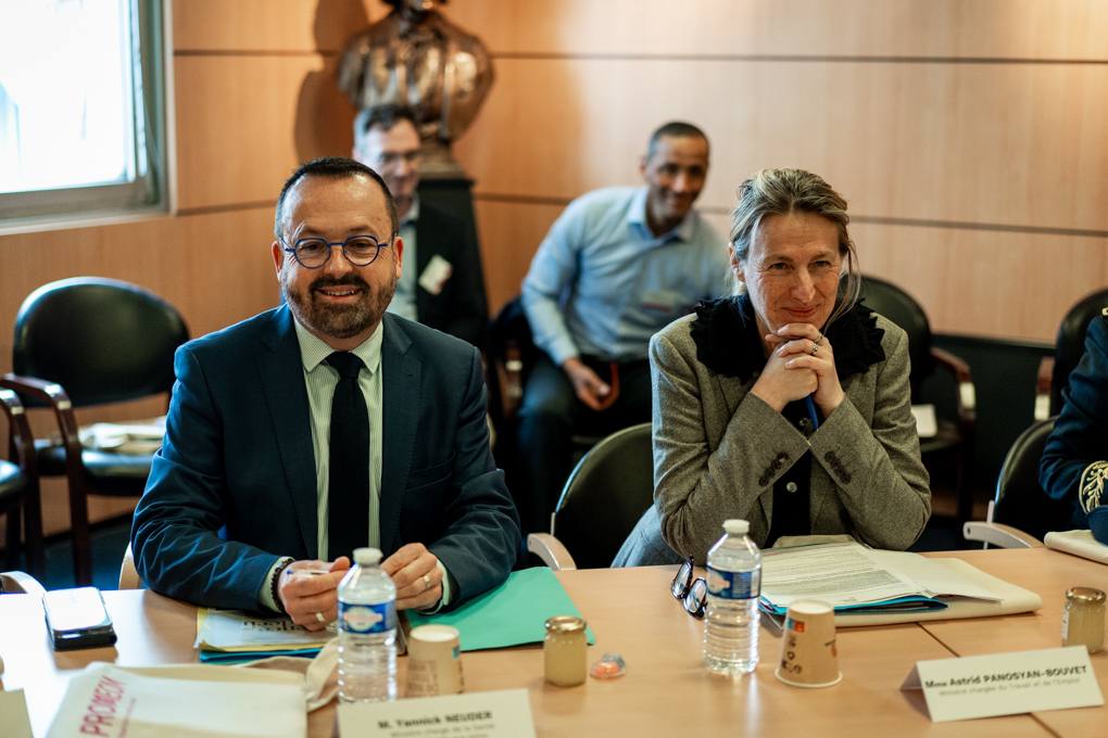 yannickneuder's tweet photo. Aux côtés d’@AstridPanosyan, ministre chargée du Travail et de l’Emploi, je me suis rendu à Lyon, au sein de l’entreprise Valserve.

Nous avons découvert la collaboration engagée entre cette entreprise de robinetterie et Proméom, un service de prévention et de santé au travail interentreprise.

Prévenir les risques professionnels et mener des actions de prévention et de sensibilisation auprès des employeurs comme des salariés répond aux enjeux de santé publique que je porte en tant que ministre de la Santé.