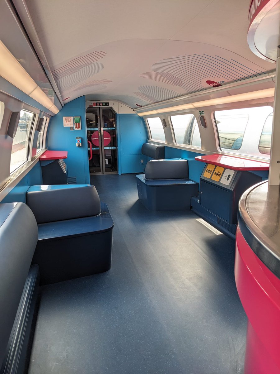 🚄 Avec Tango, la SNCF veut augmenter la cadence des Ouigo

Face à la concurrence croissante, <a href="/SNCFVoyageurs/">SNCF Voyageurs</a>  renforce son offre à bas coût <a href="/OUIGO/">OUIGO</a>. L'opérateur ferroviaire vient de dévoiler son nouveau standard #Tango, qui offre plus de places à bord et de nouveaux aménagements.