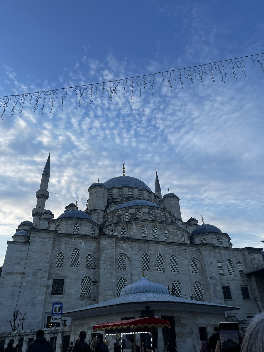 yayo_37's tweet photo. 実は看護師として就職する前にトルコに一人旅行ってきました🇹🇷✈️

10年ぶりの海外1人旅、刺激的で1人で行ったのに気がつけば友達が出来てて飲んで食べて話して最高に楽しかった😌
たまには、自分の殻から出てみるのもいいですね🤭

去年、頑張ってくれた私本当にありがとう☺︎ 看護師頑張るぞ〜！ https://t.co/0nAreUrBtR
