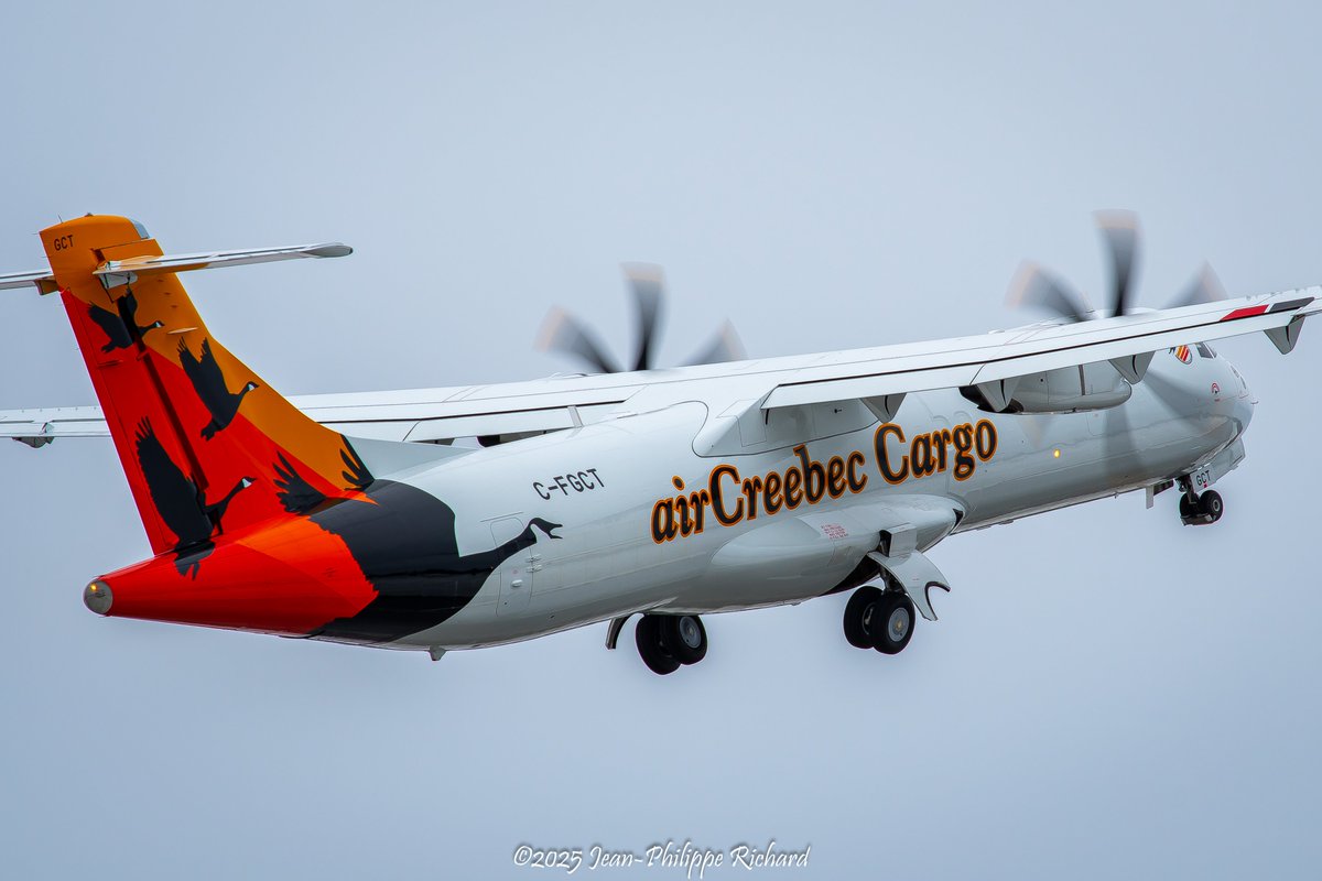 ATRaircraft's tweet image. 📦✈️ Congratulations to @aircreebecinc on the first ATR 72 #freighter flight — strengthening essential services across northern and regional communities and serving Cree communities responsibly. 

📷Thank you Air Creebec for the beautiful shots.