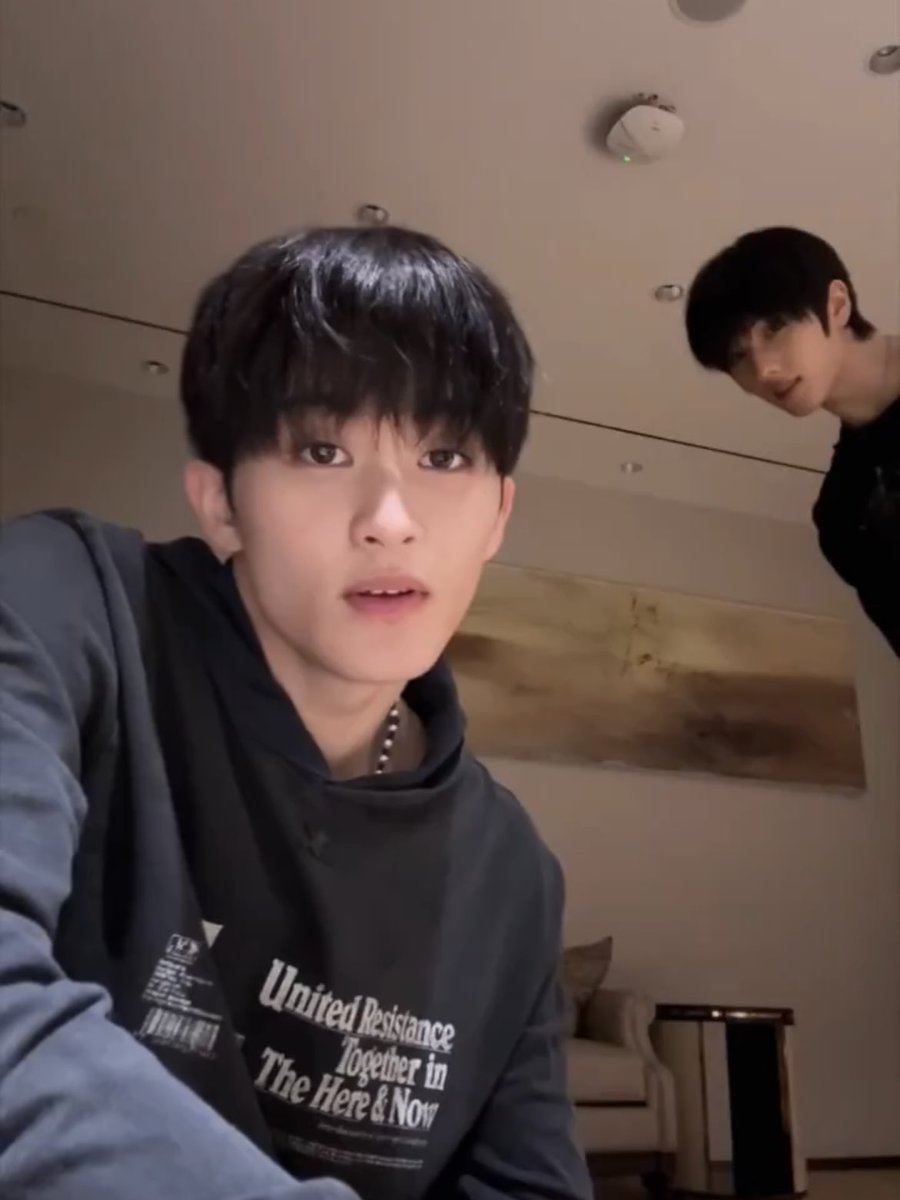 leemark8O2's tweet image. 미모가에바적으로잘생겼네