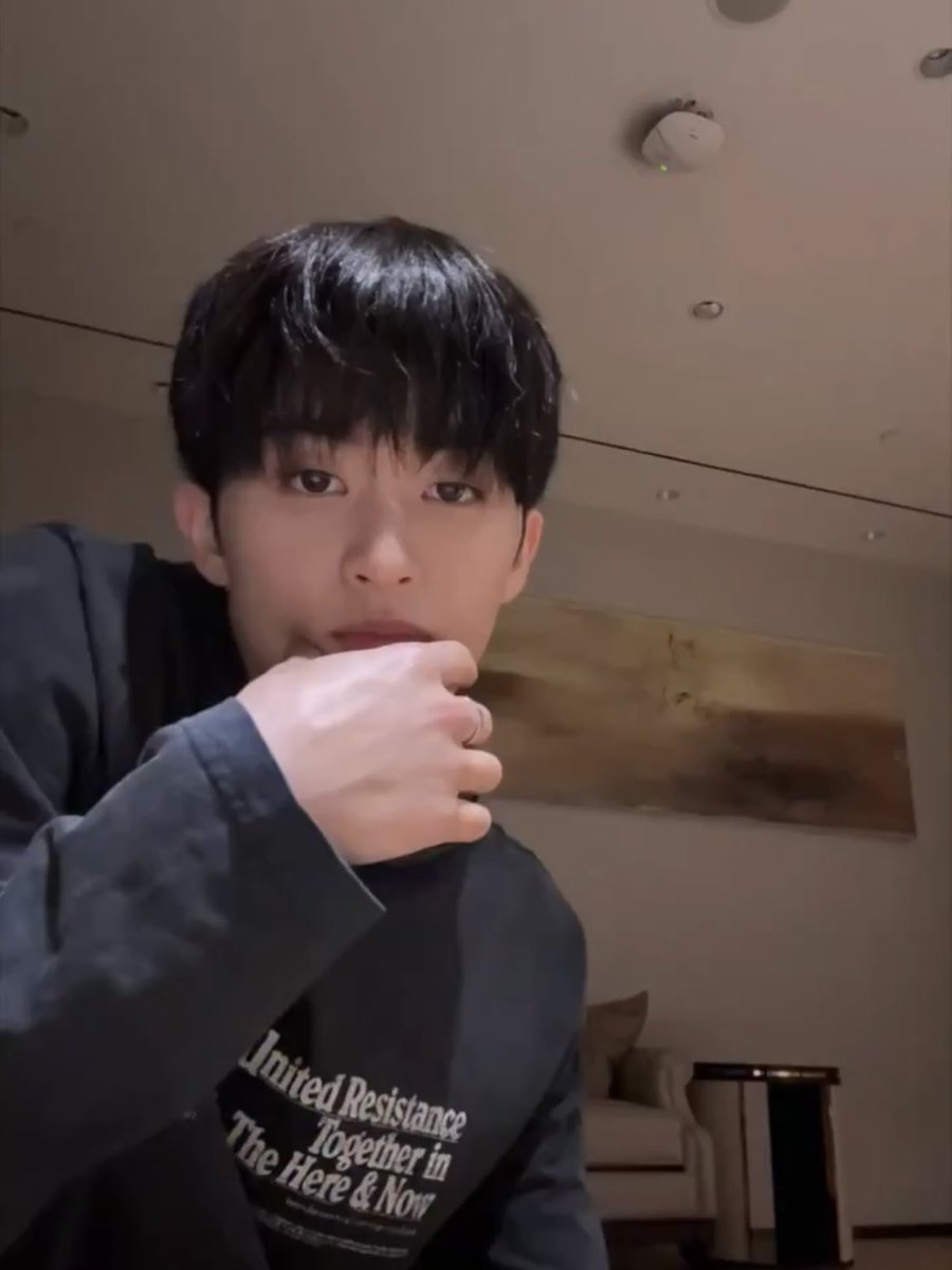 leemark8O2's tweet image. 미모가에바적으로잘생겼네