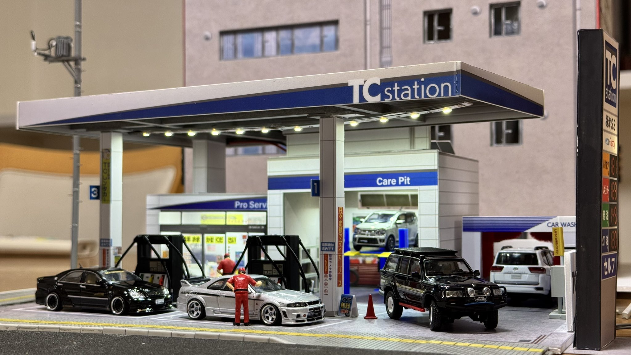 トイズキャビン TCタウン 1/64 ガソリンスタンド ペーパークラフト 改造品 1/64TCタウン ペーパーモデルキット「ガソリンスタンド拡張