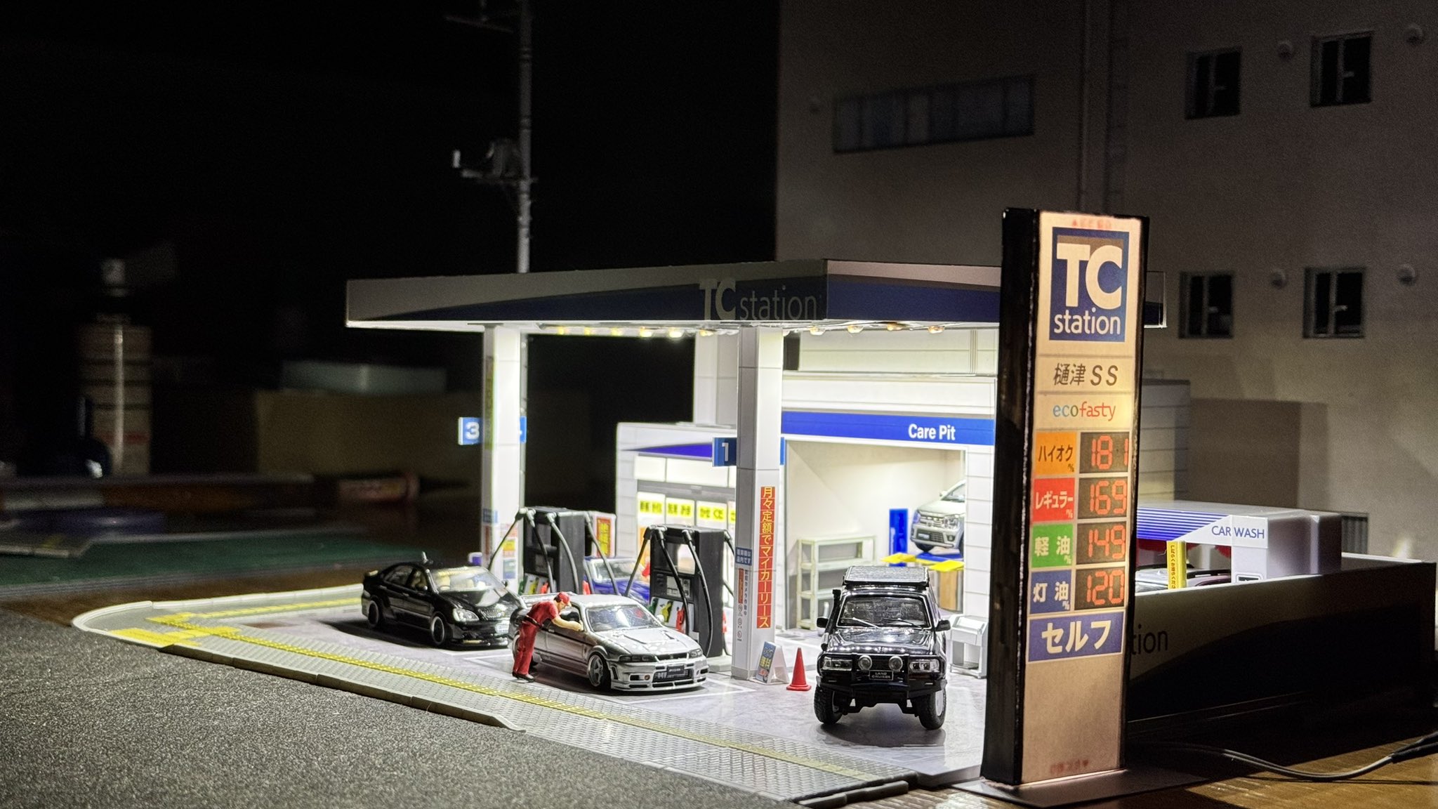 トイズキャビン TCタウン 1/64 ガソリンスタンド ペーパークラフト 改造品 1/64TCタウン ペーパーモデルキット「ガソリンスタンド拡張