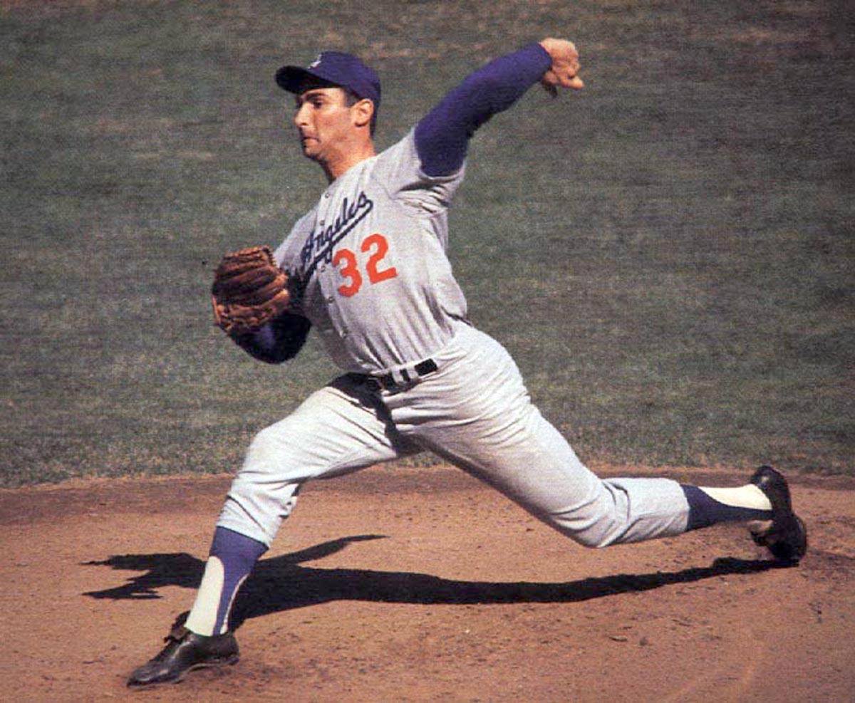 GazcueesArte's tweet image. #UnDiaComoHoy En 1962, Sandy Koufax se convirtió en el primer lanzador que poncha 18 en dos juegos de 9 innings luego de haber hecho el 31 de agosto de 1959 ante San Francisco. En esta ocasión lo hizo frente a los Cubs.
.
#sandykoufax #MLB #GrandesLigas #GazcueEsArte @JLMendoza_