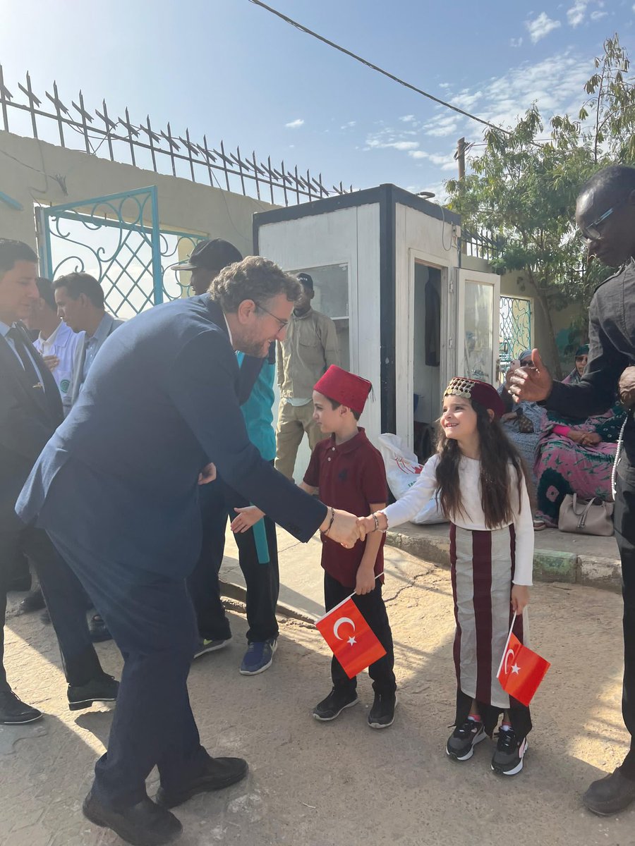 TC_NuaksotBE's tweet photo. Türkiye Maarif Vakfı Nuakşot Okulları tarafından düzenlenen 23 Nisan Ulusal Egemenlik ve Çocuk Bayramı etkinliğine Büyükelçiliğimizce iştirak edilmiştir. https://t.co/2nyZYUKKrh