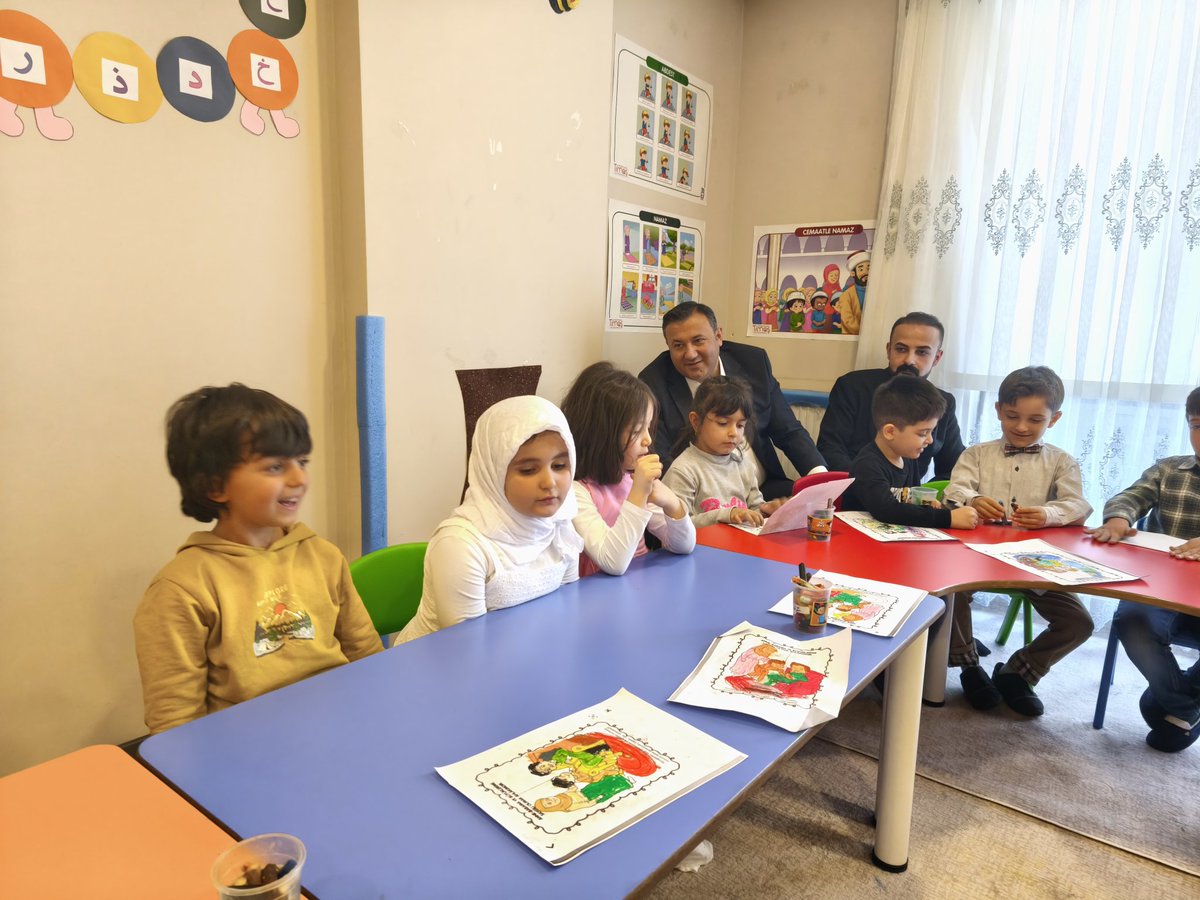 Kaymakamımız Sn.Yusuf Durani DİNÇ, Refika Hatun 4-6 yaş Kur'an Kursunu ziyaret ederek öğrencilerle bir araya