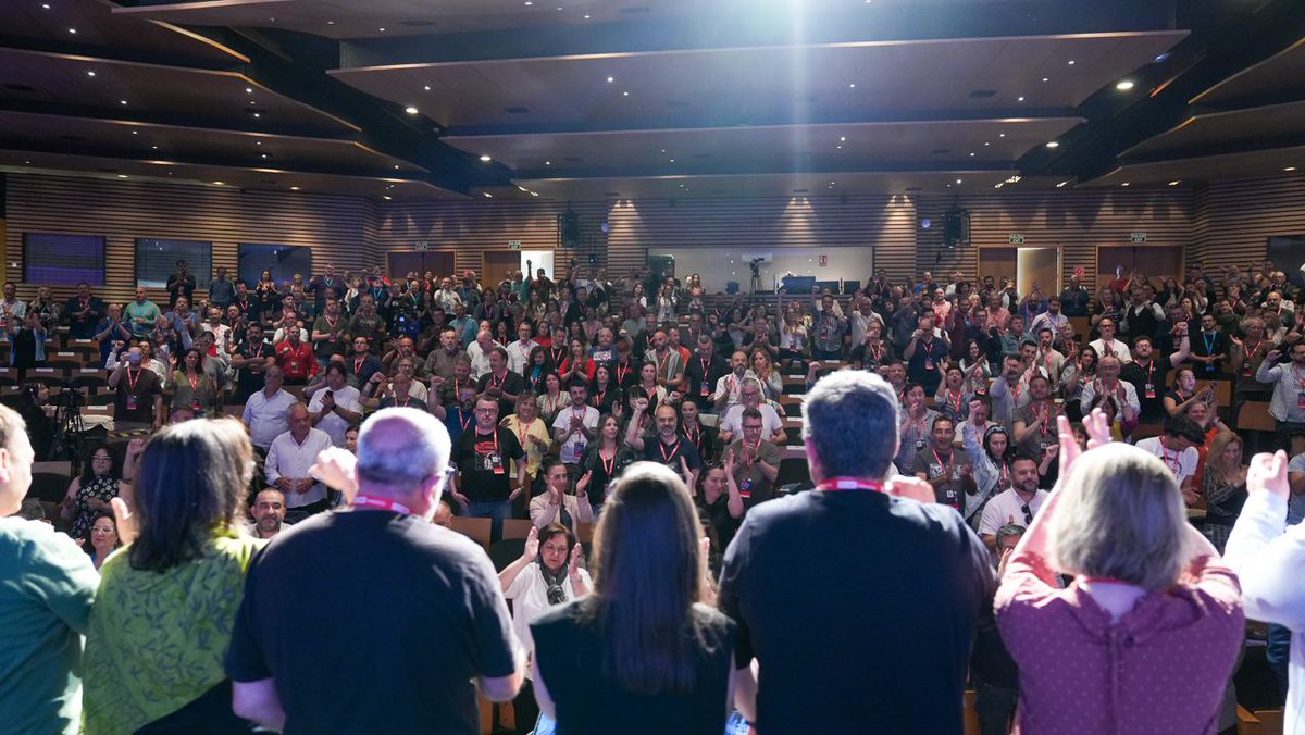 Industria_CCOO's tweet image. 🗣Con las palabras del nuevo secretario general de CCOO de Industria finaliza el 4º Congreso de CCOO de Industria 
🫂En la foto, Francisco Javier Sanjose se rodea de la nueva comisión ejecutiva 
💪Salimos con toda la #FuerzaParaAvanzar
📸Fotos 👉 industria.congresos.ccoo.es/Imagenes/Galer…
