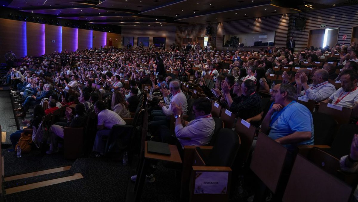 Industria_CCOO's tweet image. 🗣Con las palabras del nuevo secretario general de CCOO de Industria finaliza el 4º Congreso de CCOO de Industria 
🫂En la foto, Francisco Javier Sanjose se rodea de la nueva comisión ejecutiva 
💪Salimos con toda la #FuerzaParaAvanzar
📸Fotos 👉 industria.congresos.ccoo.es/Imagenes/Galer…
