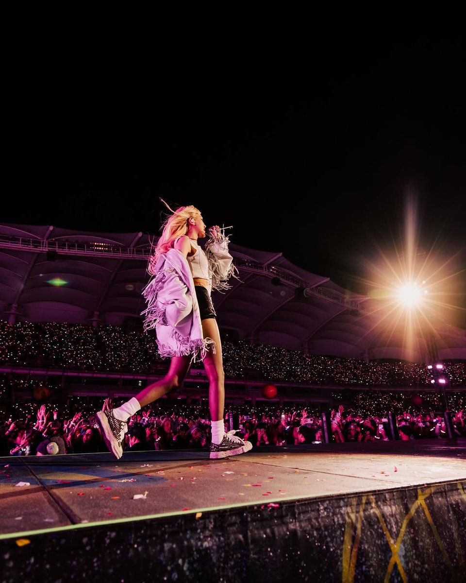 blinksunitedtwt's tweet image. Coldplay Instagram Update with #ROSÉ 

“Show #192, Seoul”

#ROSÉxColdPlay #ROSIEBYROSÉ #로제