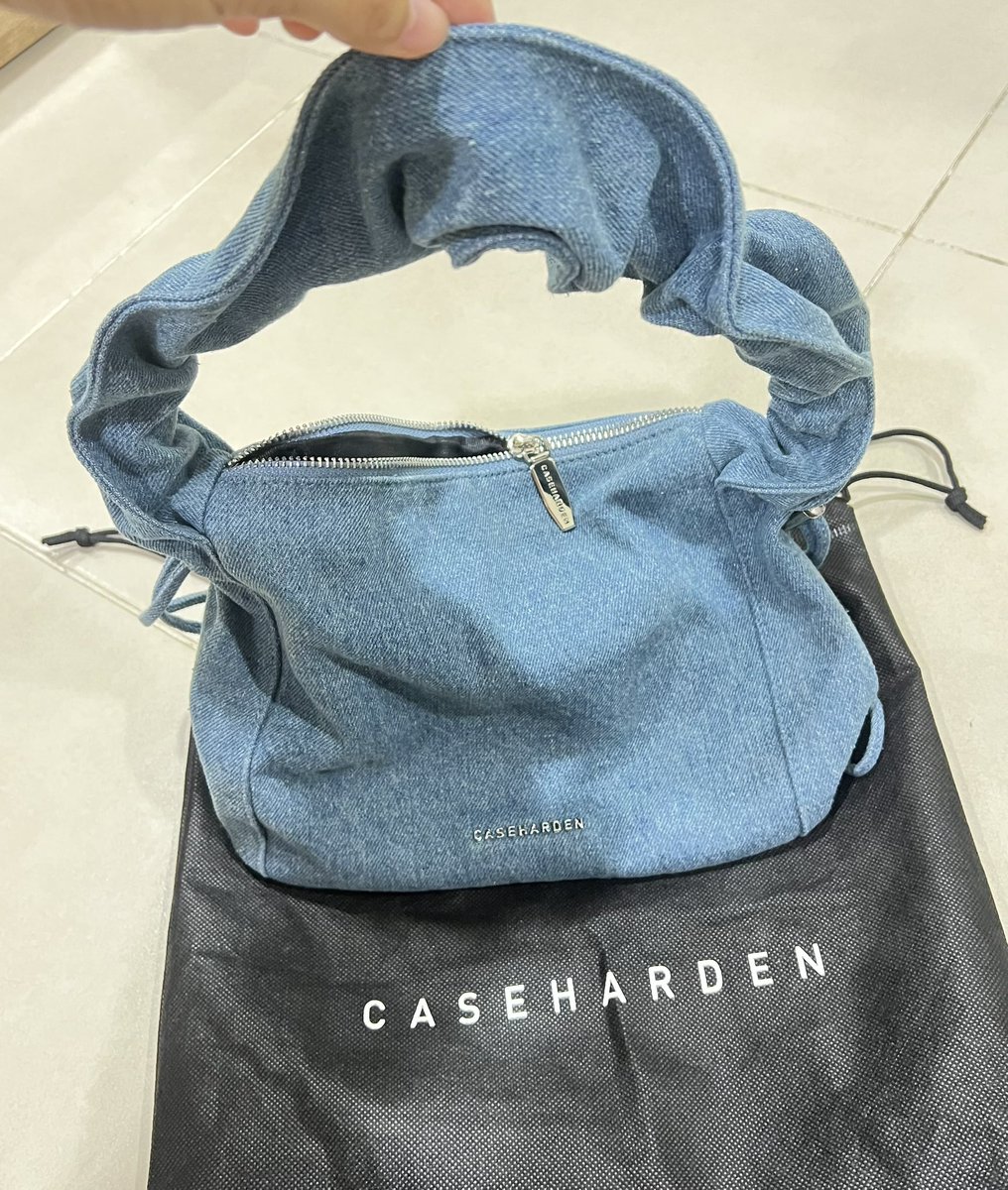 Chocomilkmild's tweet photo. 💙กระเป๋าแบรนด์ไทย caseharden 
สียีนส์เข้ม สภาพเหมือนใหม่ ไม่มีตน.
สีจริงสวยมาก จุได้ของเยอะ สายปรับได้มีถุงผ้าให้คับ

✨ราคา 350.- 

dm สอบถามได้งับ ส่งจริงแน่นอน🥰

#ส่งต่อกระเป๋า #kappabkk #กระเป๋าแฟชั่น #กระเป๋ามือสอง #ส่งต่อเสื้อผ้ามือ2 #carlyn #กระเป๋าสะพายข้าง #caseharden https://t.co/bqd2PueIxP