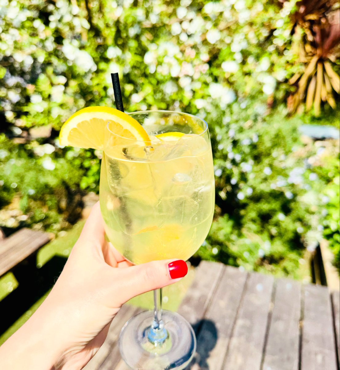 The sun is out ☀️ perfect time for a lunch time spritz #SE22 #LondonPub #EastDulwich