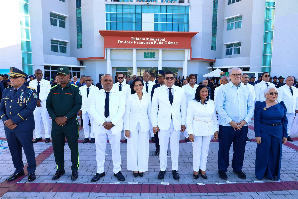 Iniciamos nuestro programa de #RendicióndeCuentas honrando a nuestra patria, entonando las notas gloriosas de nuestro himno nacional. 🇩🇴 #SDE #DíoAstacio