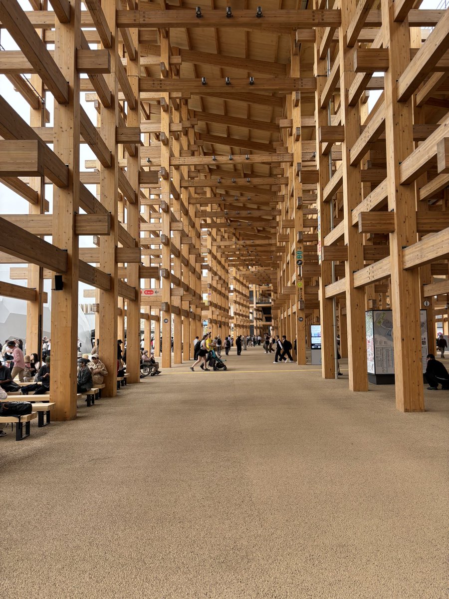 万博半日行ってきたけど、人気のあるところは予約取れなかった！サウジアラビア料理は1時間半は待ちました…。
ガンダム行きたいからまた再チャレンジですね。