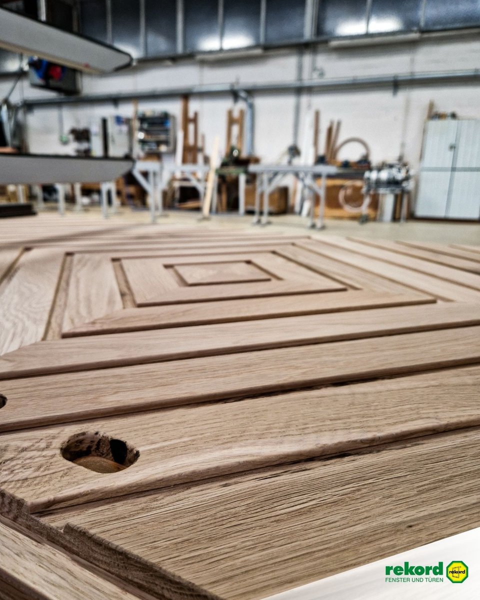 rekord_de's tweet photo. Natürlicher Charme für Ihr Zuhause! 🌟
Drei Gründe, warum eine #Haustür aus #Holz die perfekte Wahl für jedes #Zuhause ist:

1️⃣ Einzigartige #Optik
2️⃣ Warm und #einladend
3️⃣ Vielfältige #Gestaltungsmöglichkeitenwerden. https://t.co/27md594A0b