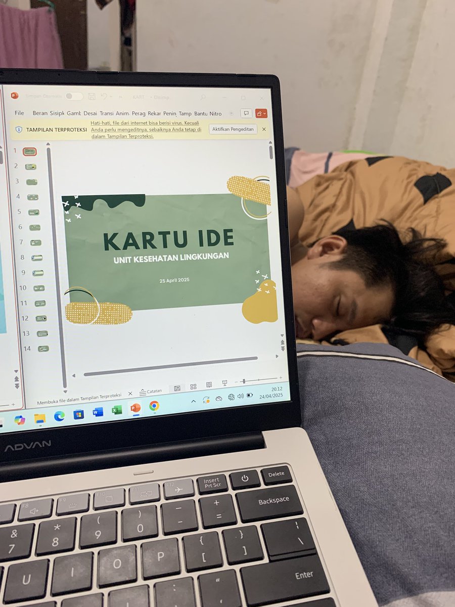 Sumfite1's tweet photo. Dari tadi kaya gini we, tangan mah tetep megang hp
Malesss mikirrrr ya Allah
Asa lagi down bgt https://t.co/GID98BR6EU