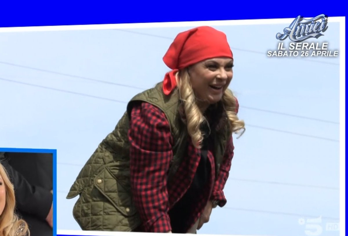 IlMondodellaTV's tweet image. #Cosimo: "Canta canta"
#Tina: "Mi viene da cantare una canzone di Masini...VAFF******!" 🤣🤣✈️
#uominiedonne