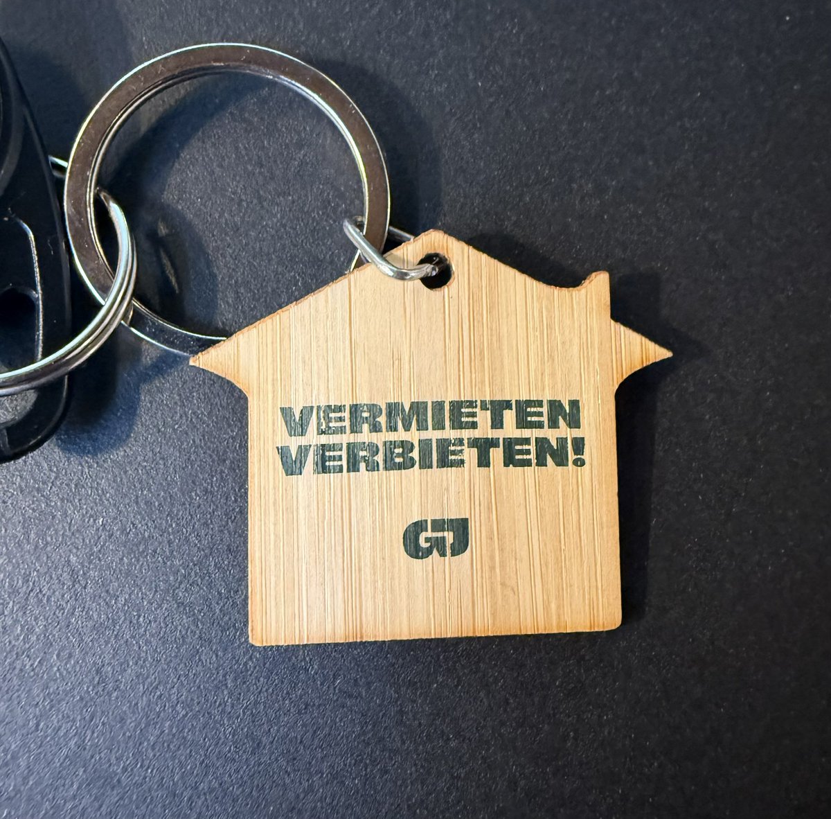 „Vermieten verbieten“?
Wir sagen: Eigentum ist ein Grundrecht.
Vermieten ist ein Fundament des menschlichen Zusammenlebens. <a href="/diegruenen/">Die Grünen</a> <a href="/gruenewien/">Die Grünen Wien</a>