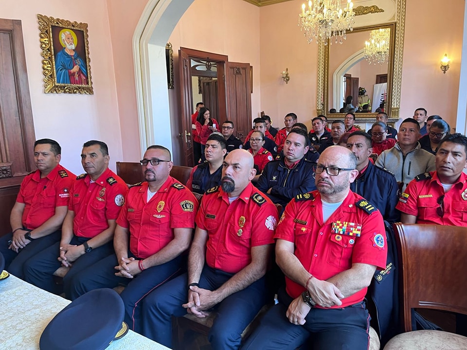 ¡Unidad por la vocación!
El Jefe del BCBP, Marcos Párraga , participó en la Convención de Cuerpos de Bomberos Ecuador 2025, en la ciudad de Riobamba; 18 delegaciones de reunieron con el objetivo de construir acuerdos que fortalezcan las capacidades operativas y derechos laborales