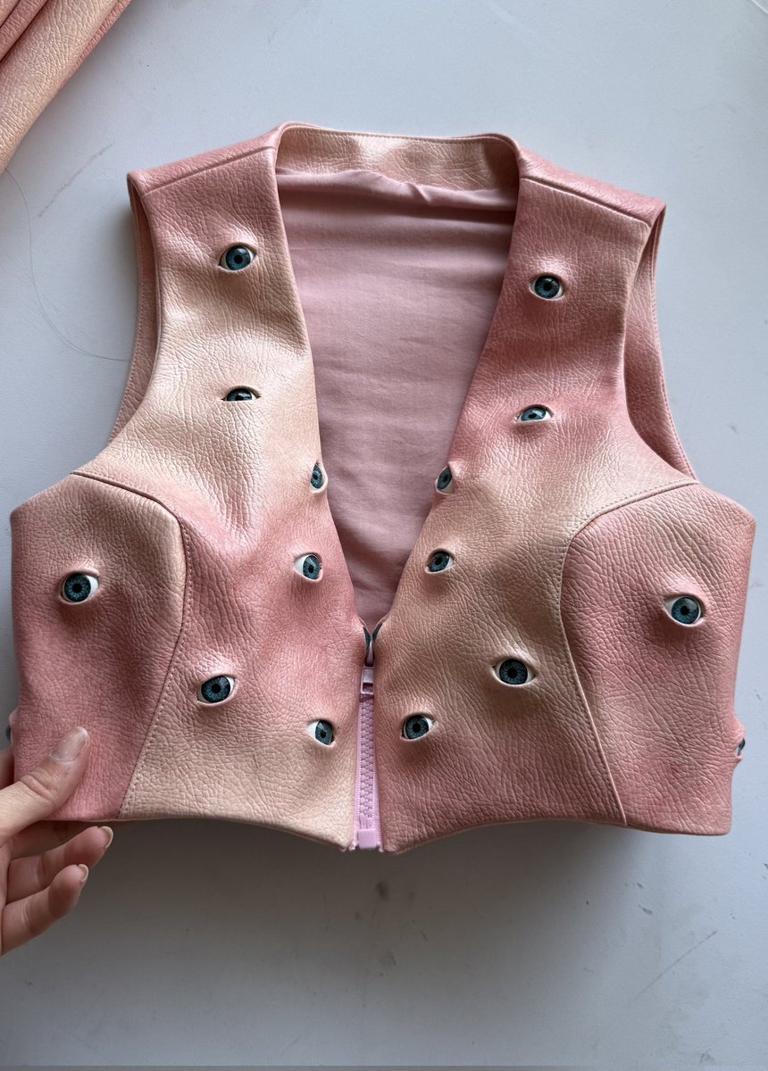 gastt_fashion's tweet image. Eyeball Piece designed by LEAWALD for XG.