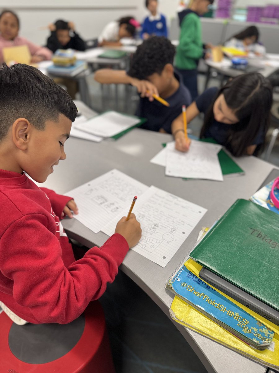 dchajimenez's tweet photo. #SheffieldSHINES los estudiantes bilingües de tercer grado trabajan en adaptaciones de cuentos de hadas 🧚 https://t.co/9aCEFaUgJe