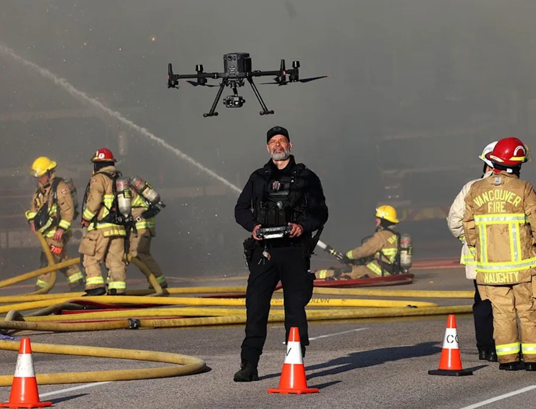 AdamPalmerRCMP's tweet photo. One of our highly-skilled #VPD #RPAS #drone pilots assisting our #VFRS brothers & sisters @VanFireRescue as they valiantly fought yesterday's fire at a historic building in the 2200 E Hastings St #Vancouver @VancouverPD (photo credit: Nick Procaylo @VancouverSun) https://t.co/xYTQunALK5
