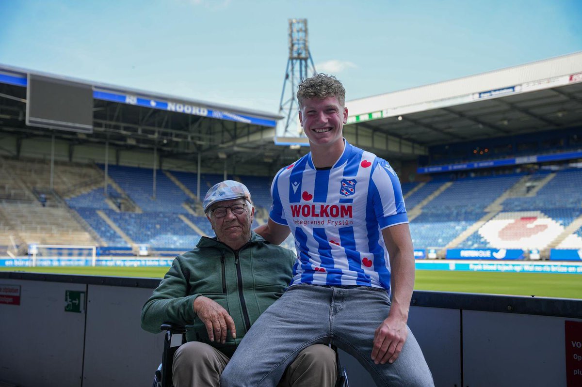 Job ter Burg speelt volgend seizoen voor sc Heerenveen.
Aanvoerder Job ter Burg kiest deze zomer voor <a href="/scHeerenveen/">sc Heerenveen</a> . De verdediger liep daar al stage en heeft nu dus ook een contract getekend. Lees hier het hele artikel: doskampen.nl/1/518/job-ter-…