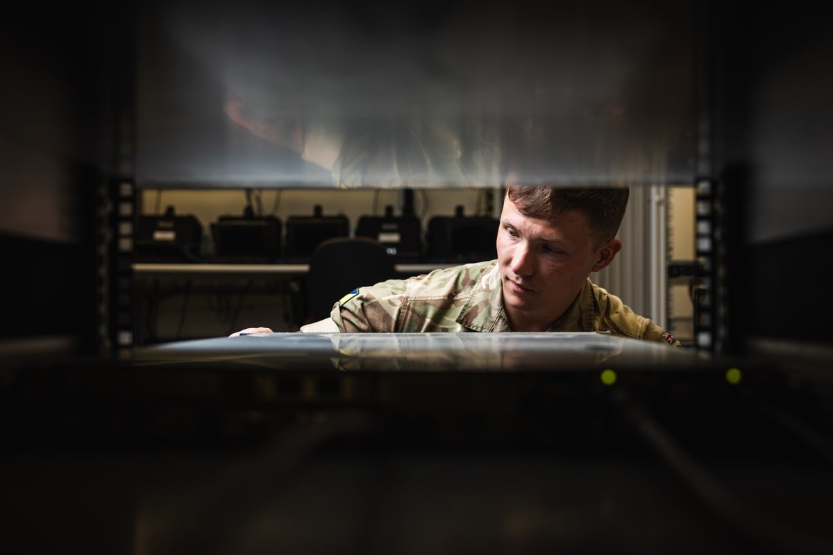 Did you know?
Not all RLC soldiers move supplies – System Analysts power the Army’s logistics with cutting-edge IT skills! They support missions worldwide, keep networks battle-ready.
Interest in re-trading to this tech-focused role? Find out how!
army.mod.uk/learn-and-expl…