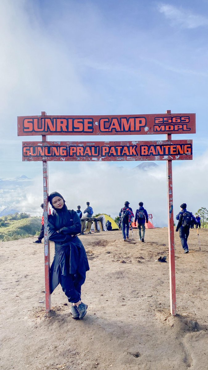 mituysss's tweet photo. akhirnya naik gunung!!!! 🥹
#prau #2565mdpl https://t.co/zEtw1TbQee