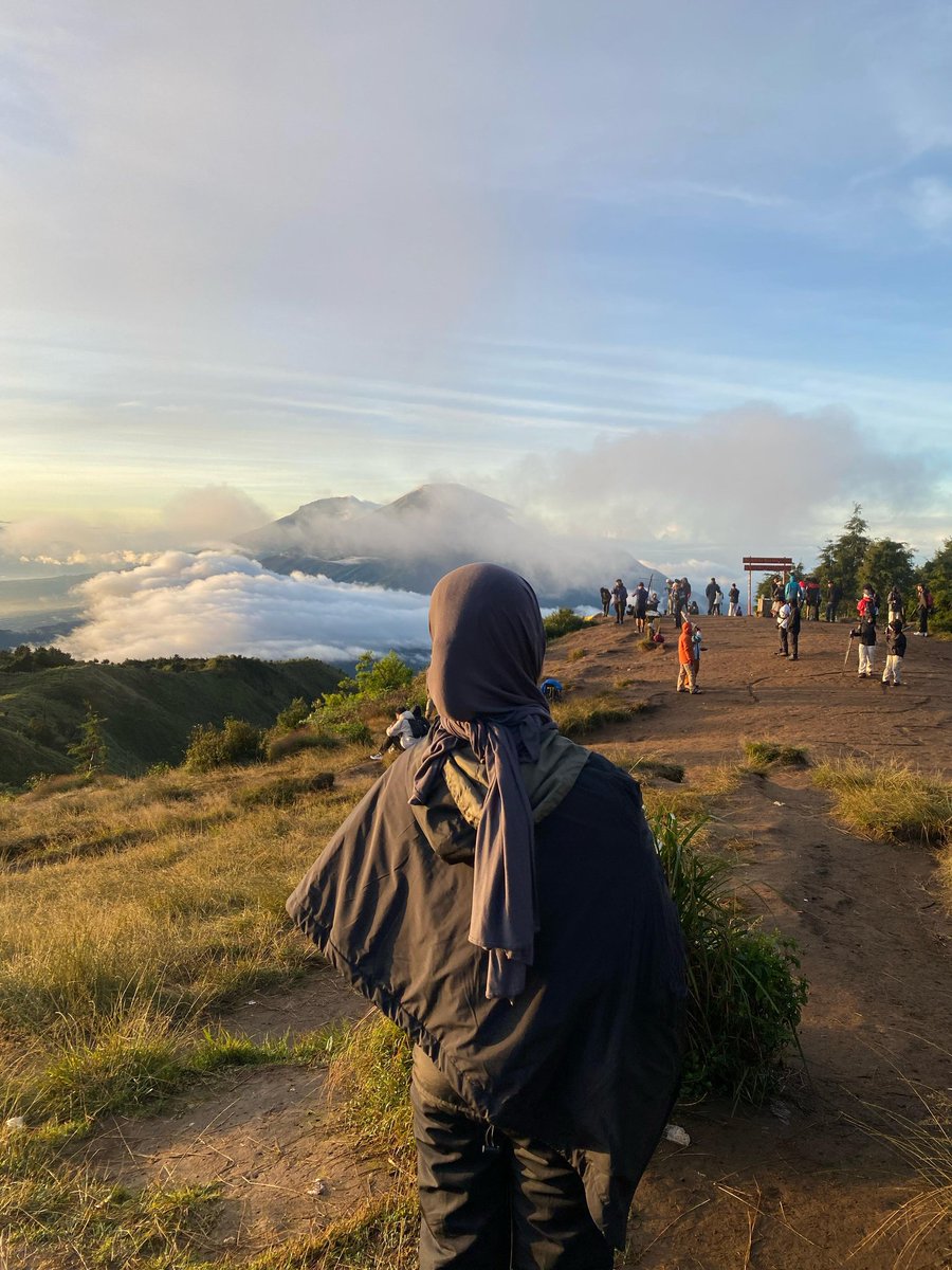 mituysss's tweet photo. akhirnya naik gunung!!!! 🥹
#prau #2565mdpl https://t.co/zEtw1TbQee