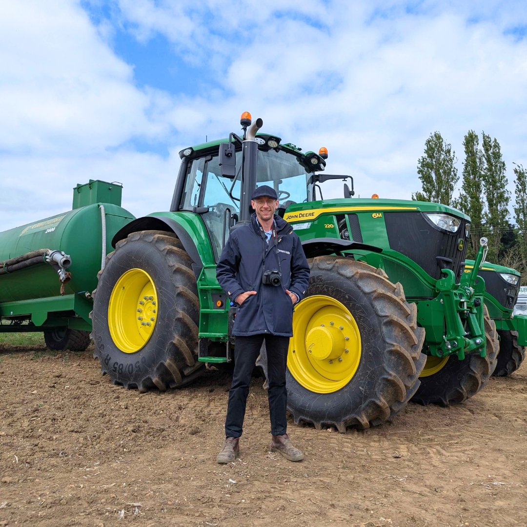 FarmersGuide's tweet image. Machinery reporter Daniel Hodge is viewing the latest @JohnDeere #sprayers today 💦
Thank you to the @BenBurgessAg Coates team for the invite 🙌

#benburgess #johndeere #machinery #springspraying #ukfarming #machinerynews #events #farmingevents