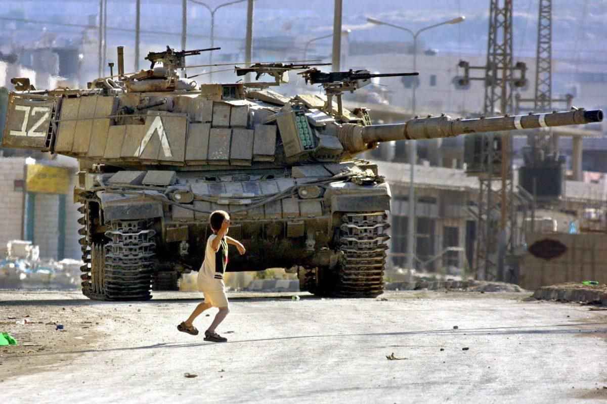 "Ben taş atmaya devam edeceğim, tankı devirecek olan Allah'tır..!"

#wakeupmuslim