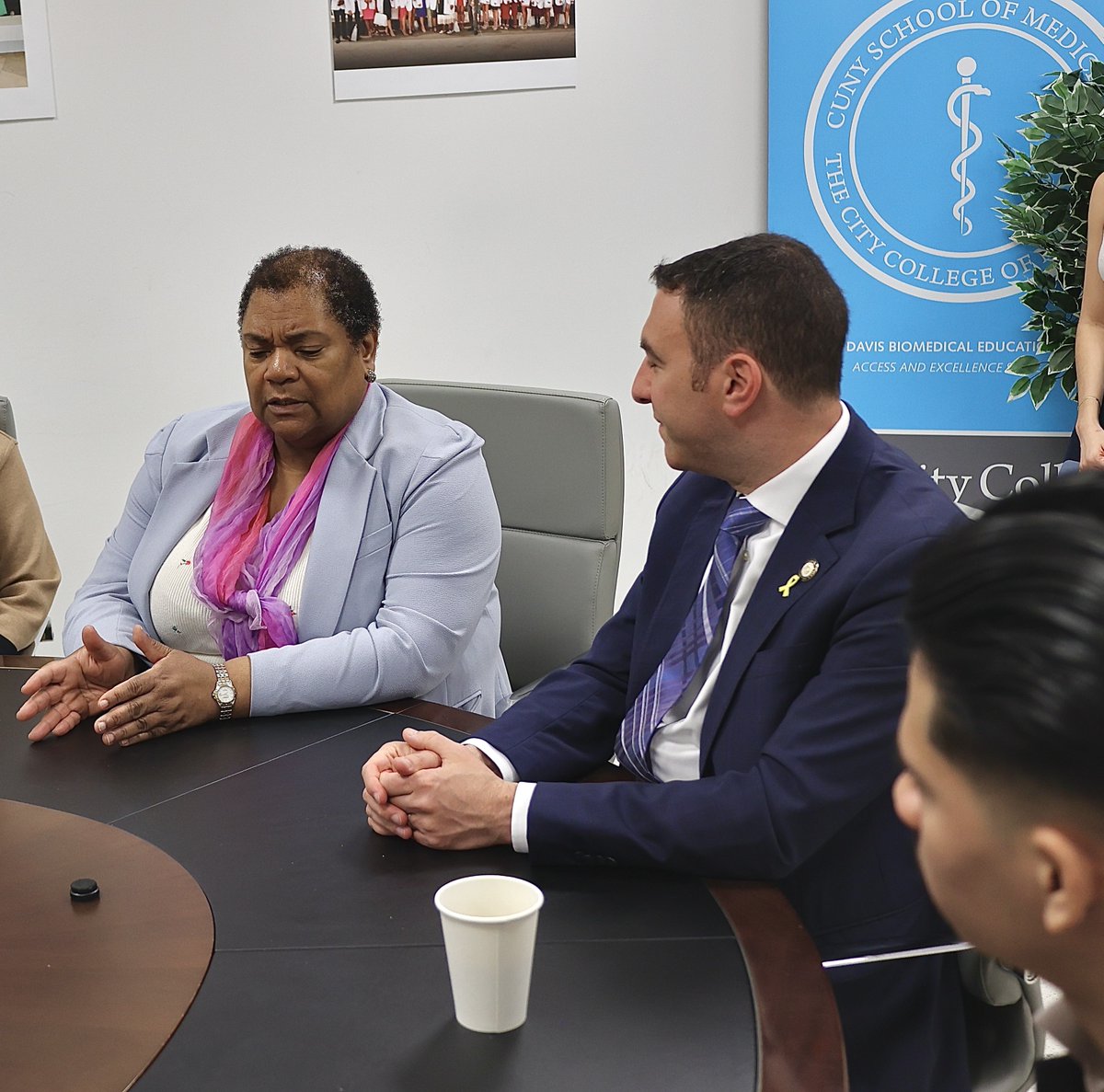 CUNYMed's tweet image. Yesterday, CUNY School of Medicine was honored to welcome NYC Council Member @EricDinowitzNYC, representing the northwest Bronx and Higher Education Committee Chair, to see that we are producing the healthcare professionals New York needs, and whom New Yorkers want to see.
